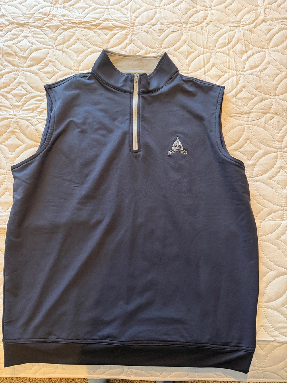 BNWT Mens Peter Millar Navy Sleeveless Zip Vest with Congressional Country Club